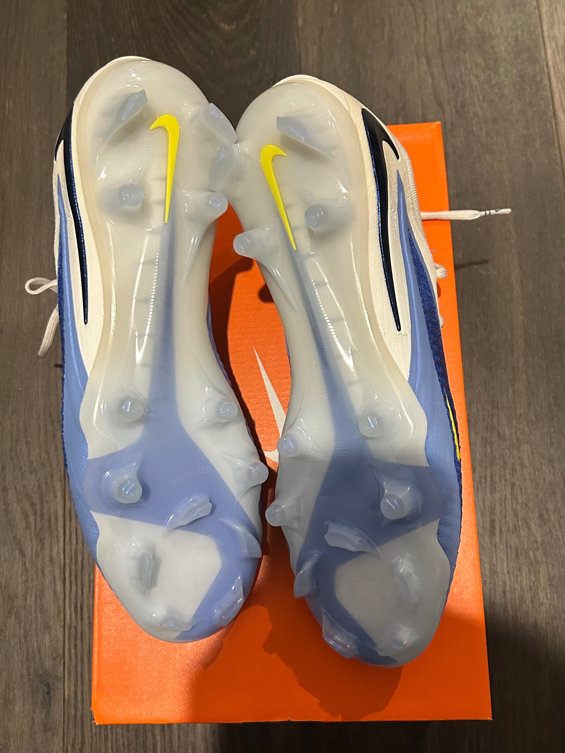 (SIZE US10.5) Nike Phantom 6 Low Elite Firm-Ground Football Boot